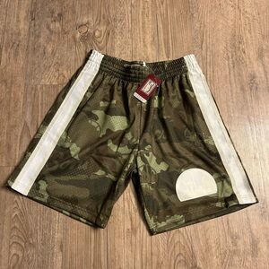 NWT Mitchell & Ness Seattle Sonics Ghost Camo/Reflective Men’s Shorts Size L